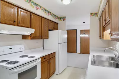 4415 S Greenridge Cir #C, Greenfield, WI 53220 - Photo 7