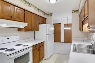 4415 S Green Ridge Cir, Greenfield, WI 53220 - Photo 7