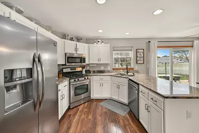 1901  Penhurst Way, Waukesha, WI 53186 - Photo 9