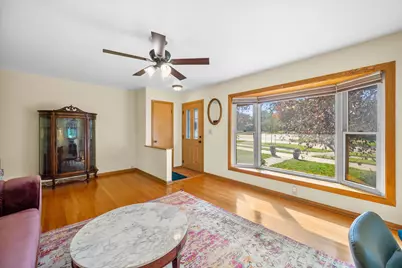 9810 W Lisbon Ave, Milwaukee, WI 53222 - Photo 3