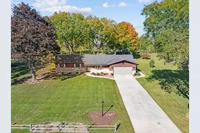 4824 N Parke Ridge Ln, Sheboygan, WI 53083 - Photo 1