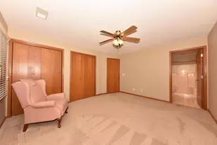 252 Bur Oak Ln, Grafton, WI 53024 - Photo 15