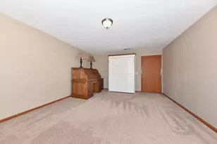 252 Bur Oak Ln, Grafton, WI 53024 - Photo 23