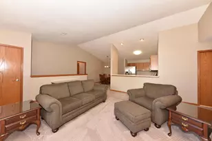 252 Bur Oak Ln, Grafton, WI 53024 - Photo 7