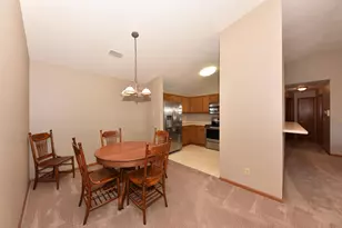 252 Bur Oak Ln, Grafton, WI 53024 - Photo 9