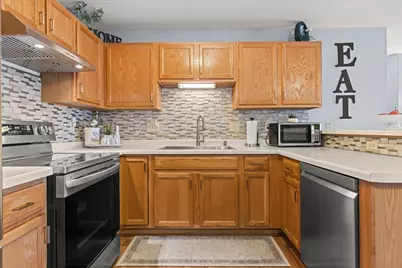 6976 S Rolling Meadows Ct, Oak Creek, WI 53154 - Photo 3