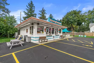675  Grand Ave, Hartford, WI 53027 - Photo 11
