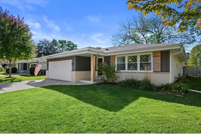 1916  Chapman Dr, Waukesha, WI 53189 - Photo 3