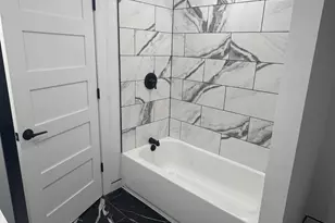 4254 S Whitnall Ave, Milwaukee, WI 53207 - Photo 7