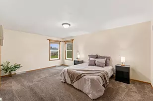 7856 S Victory Creek Ct, Franklin, WI 53132 - Photo 15
