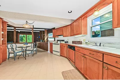 5252 N Bay Ridge Ave, Whitefish Bay, WI 53217 - Photo 11
