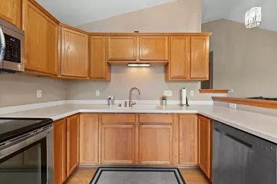21727  Outcropping Ct #E, Lannon, WI 53046 - Photo 7