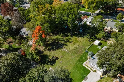 11732 W Martha Dr, Wauwatosa, WI 53226 - Photo 9