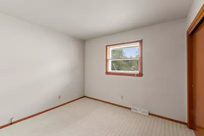 W174N9359  Devon Wood Rd, Menomonee Falls, WI 53051 - Photo 17