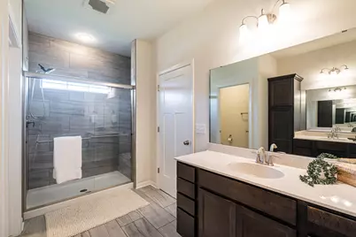 8211 W Highlander Dr, Mequon, WI 53097 - Photo 25