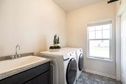 8211 W Highlander Dr, Mequon, WI 53097 - Photo 17