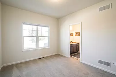 8211 W Highlander Dr, Mequon, WI 53097 - Photo 31