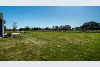 8211 W Highlander Dr, Mequon, WI 53097 - Photo 51