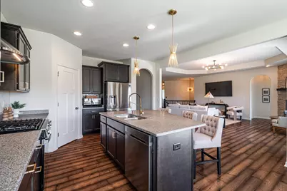 8211 W Highlander Dr, Mequon, WI 53097 - Photo 11