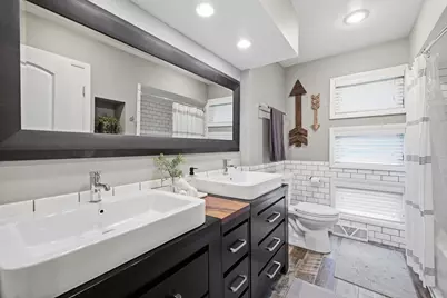 1231 N 121st St, Wauwatosa, WI 53226 - Photo 15