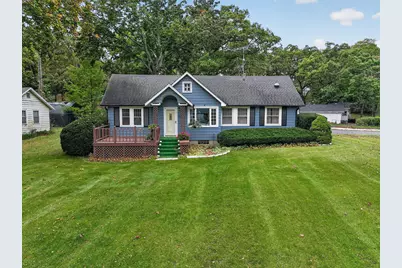 7990 W Lakeshore Dr, Burlington, WI 53105 - Photo 1