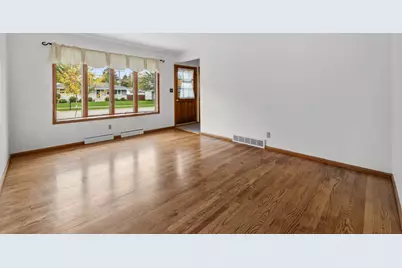 215 W Beutel Rd, Port Washington, WI 53074 - Photo 3