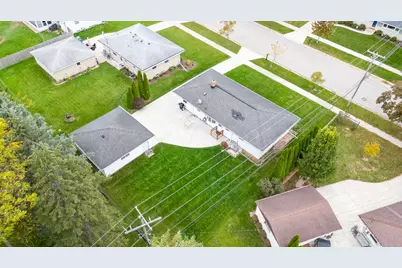 215 W Beutel Rd, Port Washington, WI 53074 - Photo 19