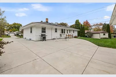 215 W Beutel Rd, Port Washington, WI 53074 - Photo 21