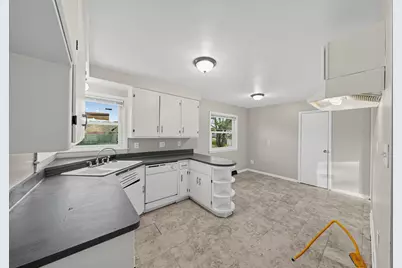 3911 N 77th St, Milwaukee, WI 53222 - Photo 13