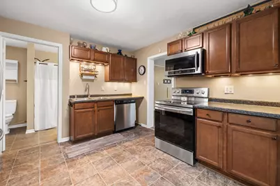 213  Kettle Moraine Dr, Slinger, WI 53086 - Photo 5