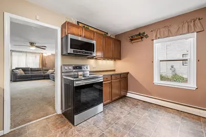 213  Kettle Moraine Dr, Slinger, WI 53086 - Photo 7