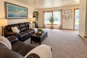 1045 Sundown Ct, Mukwonago, WI 53149 - Photo 9