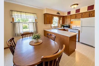 1045  Sundown Ct #1047, Mukwonago, WI 53149 - Photo 3