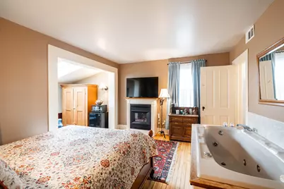 W62N539  Washington Ave, Cedarburg, WI 53012 - Photo 9