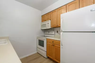3925 S 84th St #4, Greenfield, WI 53228 - Photo 9