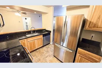 W168N11065  Ashbury Cir #4, Germantown, WI 53022 - Photo 5