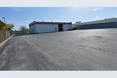 4737 S 108th St, Greenfield, WI 53228 - Photo 9