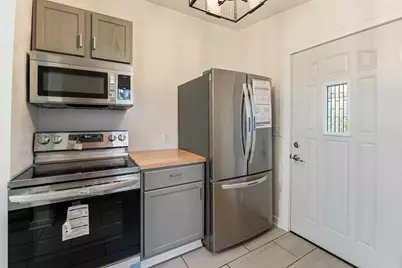 1425  Ellis Ave, Racine, WI 53402 - Photo 5