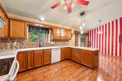 4550 S 119th St, Greenfield, WI 53228 - Photo 7