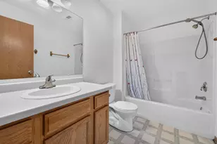 9410 W Loomis Rd, Franklin, WI 53132 - Photo 11