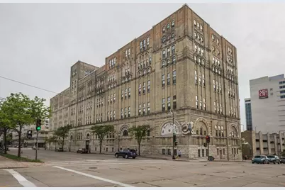 270 E Highland Ave #442, Milwaukee, WI 53202 - Photo 1