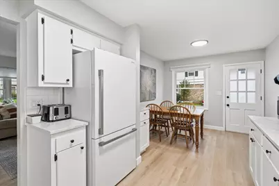 969 N 123rd St, Wauwatosa, WI 53226 - Photo 5