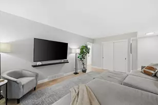 969 N 123rd St, Wauwatosa, WI 53226 - Photo 11