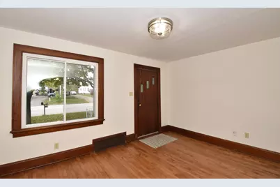 4400 S 124th St, Greenfield, WI 53228 - Photo 7