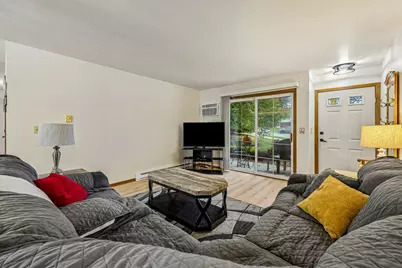 2041  Meadow Ct #1, West Bend, WI 53095 - Photo 5