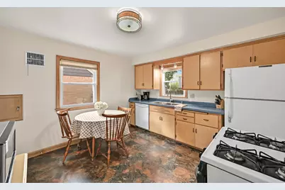5723 N Argyle Ave, Glendale, WI 53209 - Photo 9