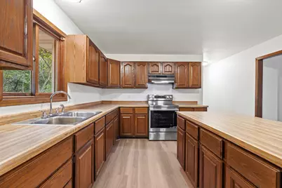 1066 N Meadow Dr, Silver Lake, WI 53170 - Photo 5