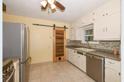 13501 W Greenfield Ave, New Berlin, WI 53151 - Photo 15
