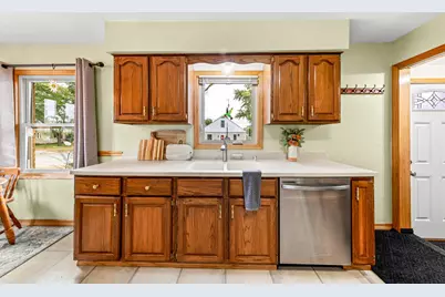 2569 S 94th St, West Allis, WI 53227 - Photo 15