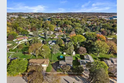 1605  Dixie Dr, Waukesha, WI 53189 - Photo 45